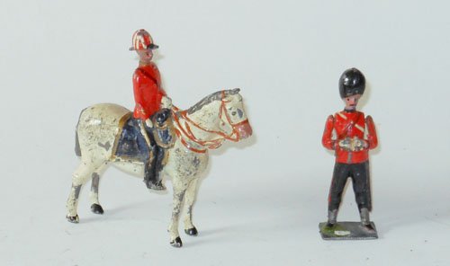 Britains From Set # 130/131/132/73: Britains From Set # 130/131/132/73 VERY RARE General Officer on White Sway back Horse and a Scots Guards Officer with Binoculars from Set # 130 Pre War. 2 Pieces. Unboxed.