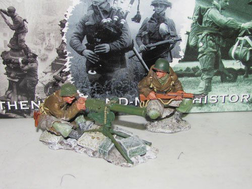 King & Country’s World War II: King & Country’s World War II Battle of the Bulge BB02 2 Pieces with box