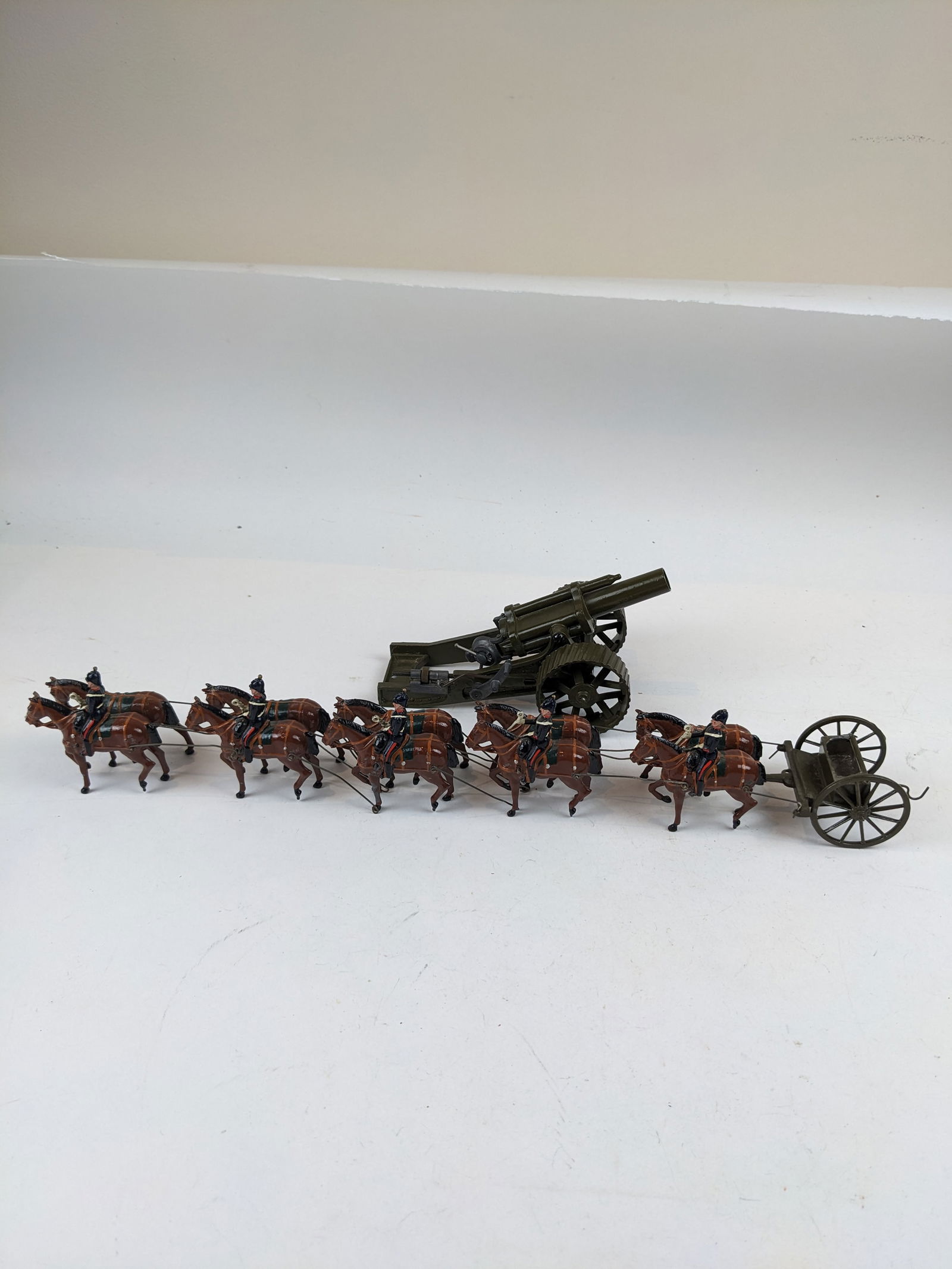 Britains #211 Heavy 18" Howitzer Drawn by Horses (1 of 3)
