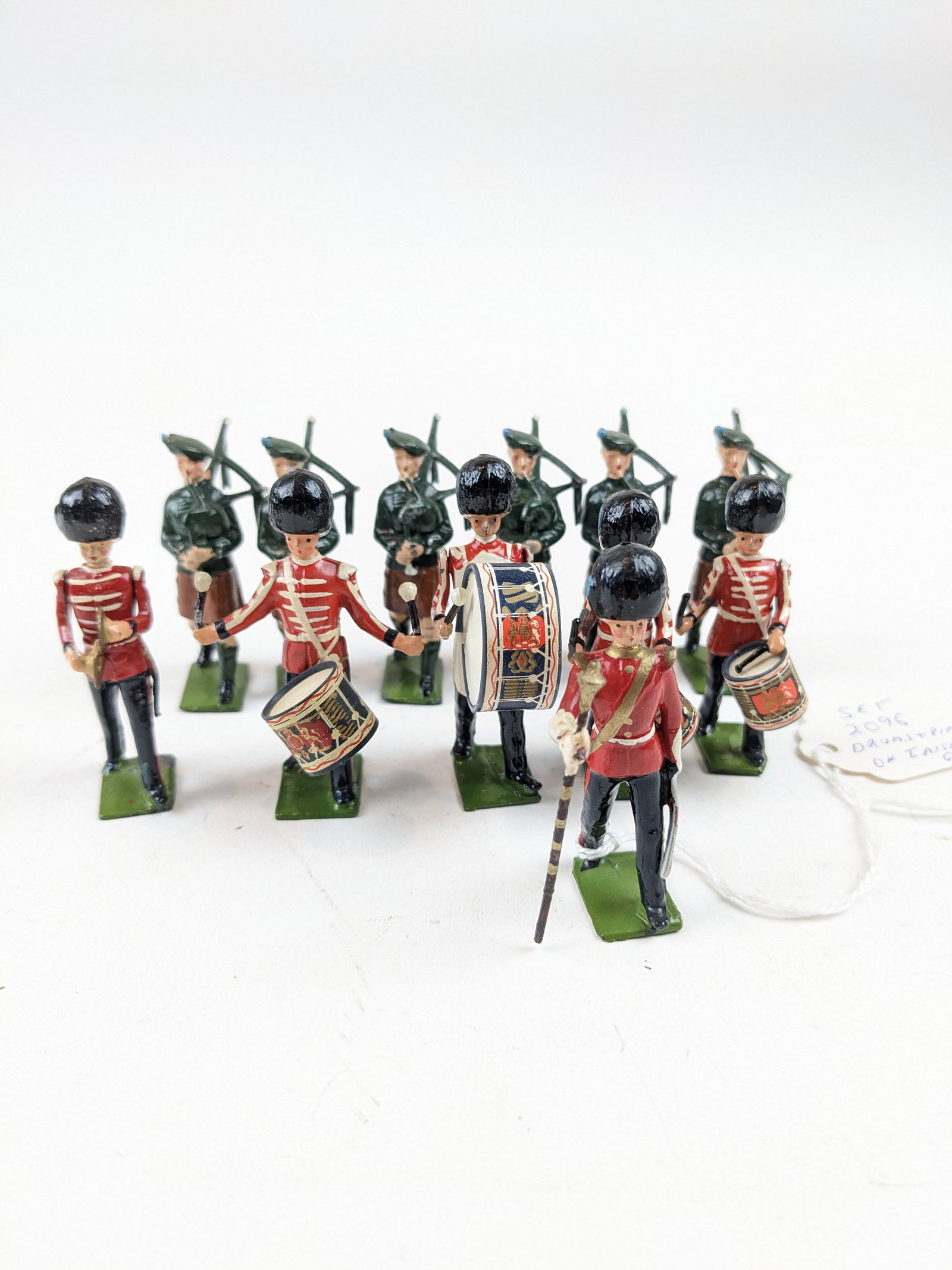 Britains #2096 Drums & Pipers of the Irish Guards: 12 Pieces Condition Excellent 2 Mismatched No Box