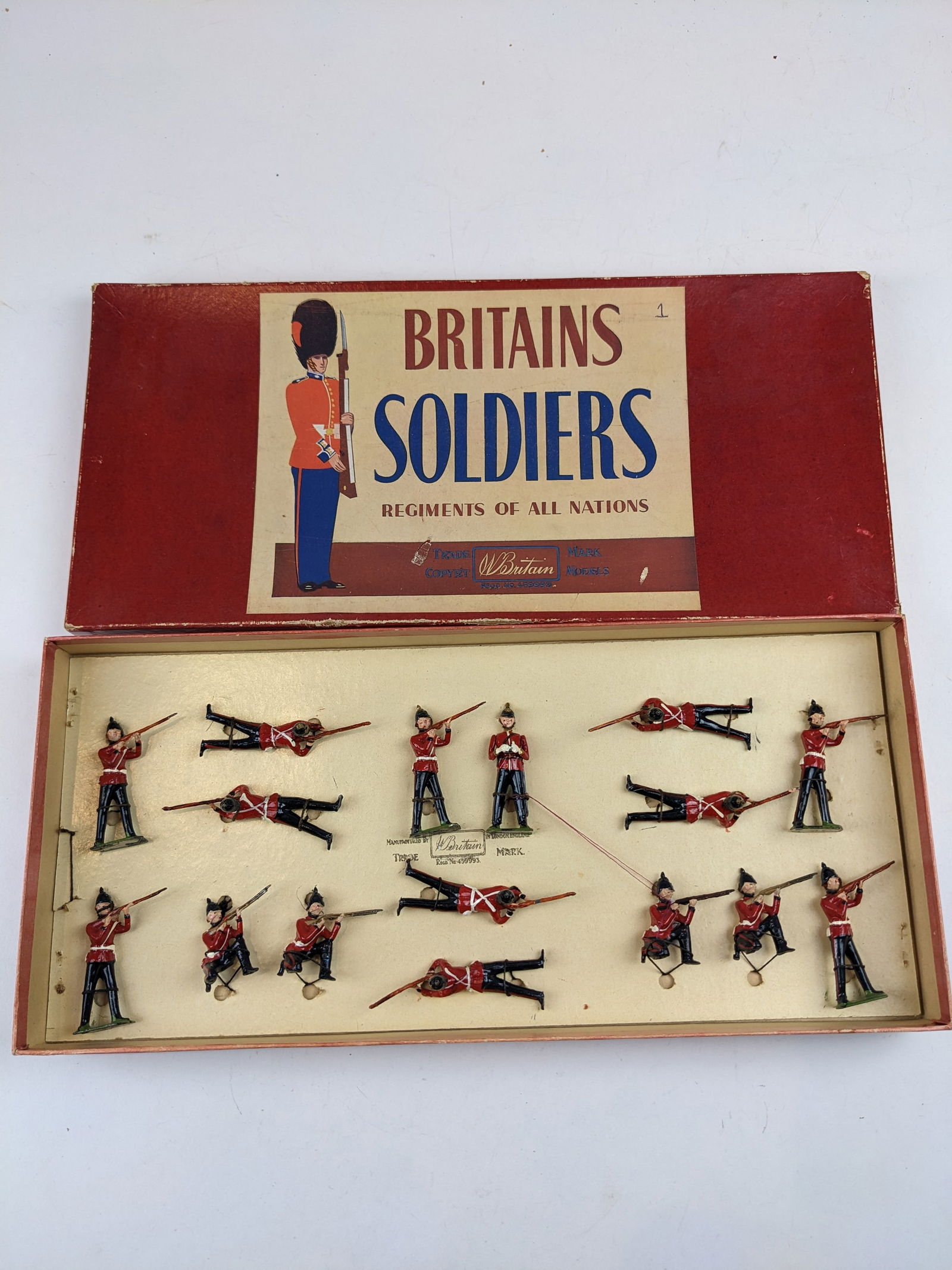 Britains #2086 Queens Royal Regiment Pre-War (1 of 1)