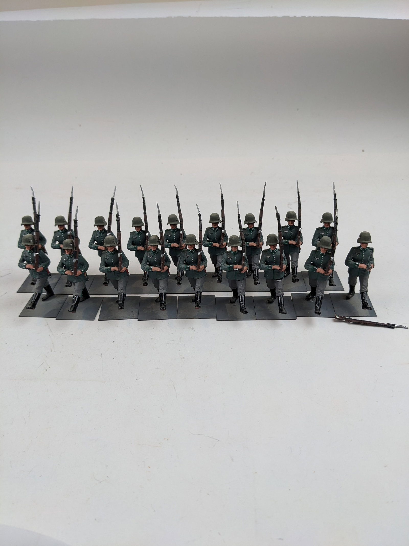 Alymer German Wermacht Goose Stepping: 18 Pieces Condition Excellent 1 Gun 2 Bayonets Broken No Box