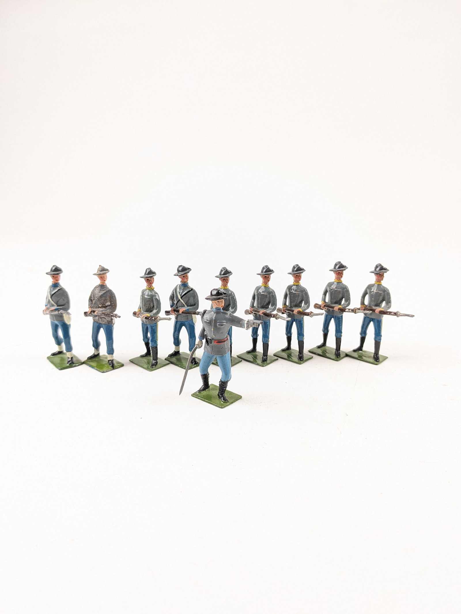 Britains Civil War Confederate Infantry: 10 Pieces Condition VG To Excellent Repaints 1 Bayonet Broken No Box