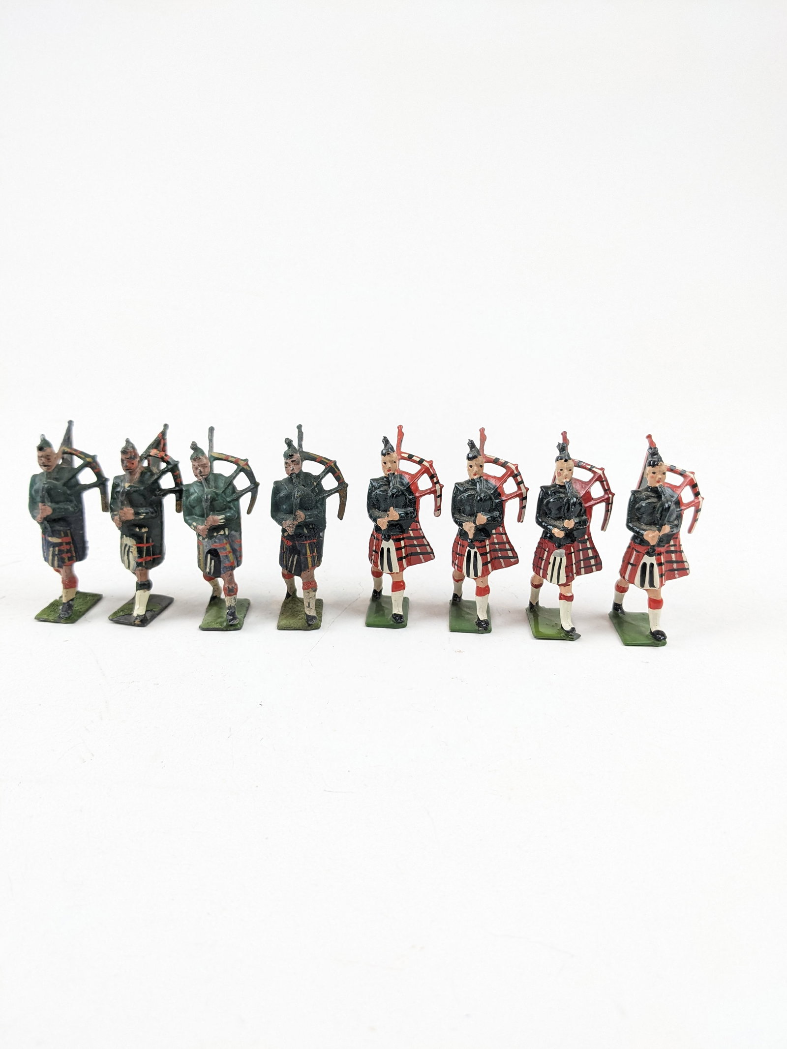 Britains Pipers Pre-Post War: 8 Pieces Condition Good To Excellent No Box