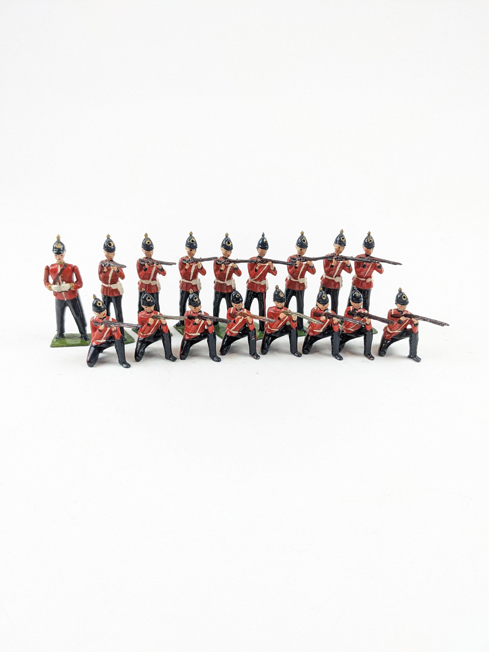 Britains West Surrey Firing: 17 Pieces Condition Very Good To Excellent No Box