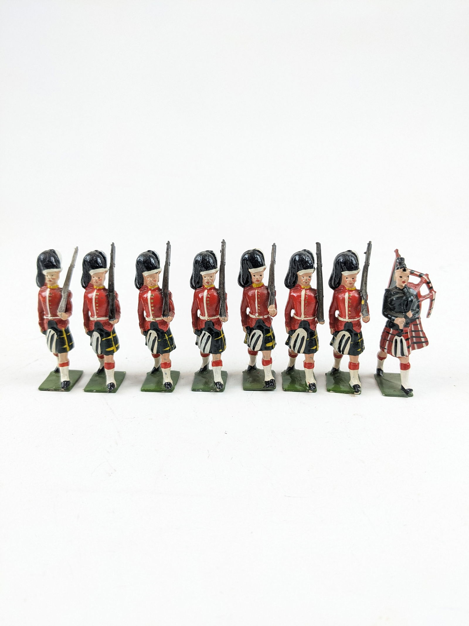 Britains From Set #11 Gordon Highlanders Marching (1 of 1)