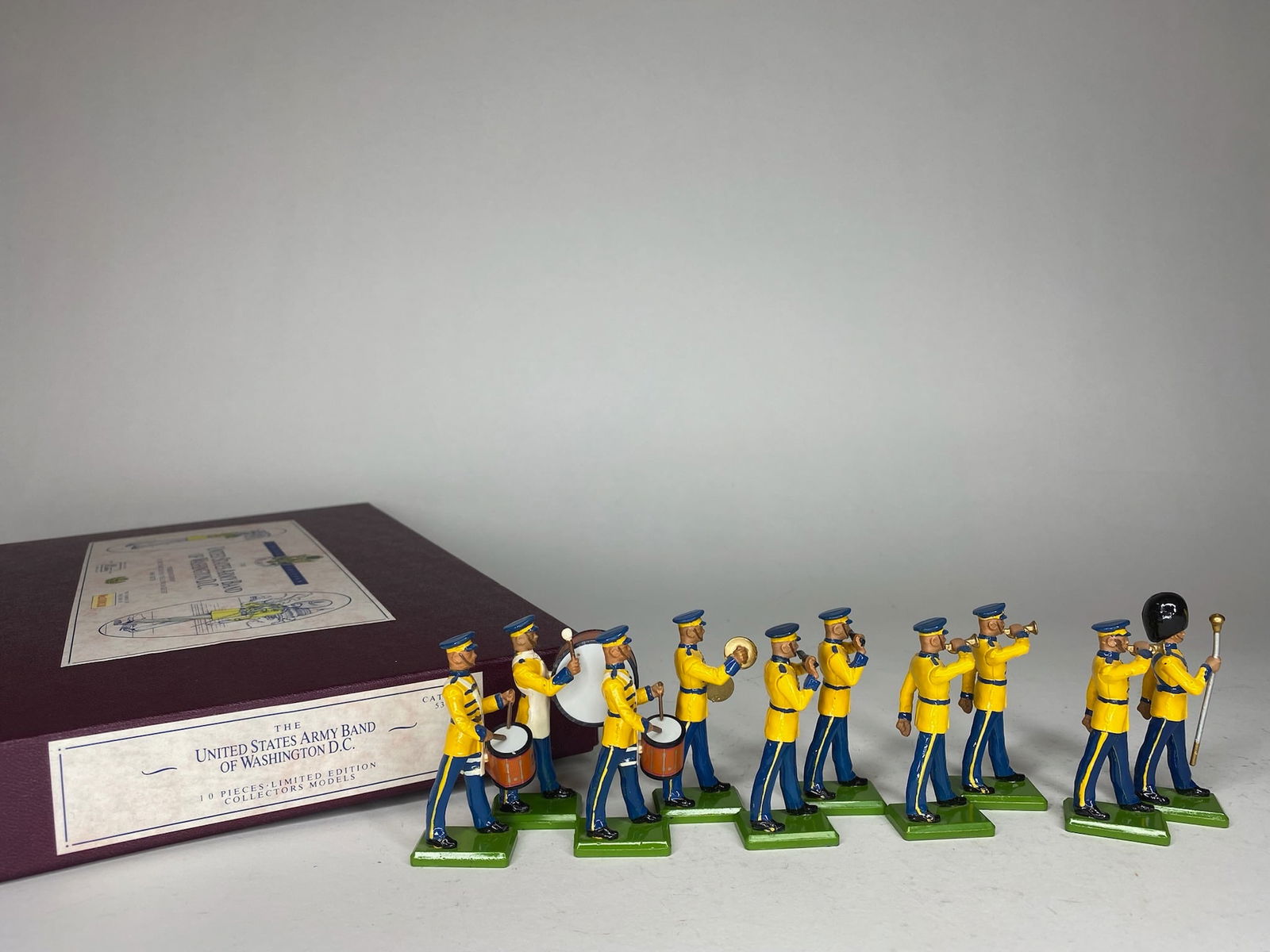 Britains #5391 The United States Army Band: #5391 - The United States Army Band of Washing D.C. "Pershings Own", in the famous 1954 "Yellow Jackets". 10 pieces. Original box.