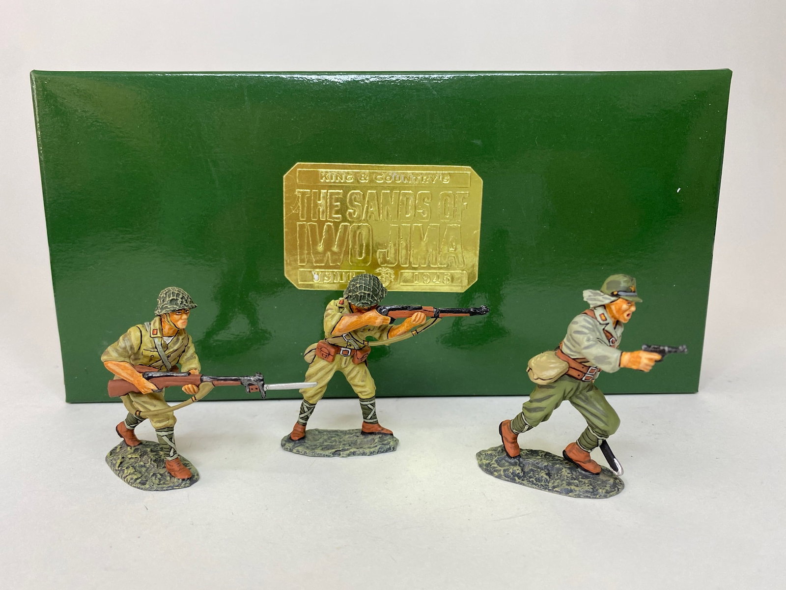 King & Country Battle of Iwo Jima: The Sands of Iwo Jima USMC 1945, 3 pieces. Original box.