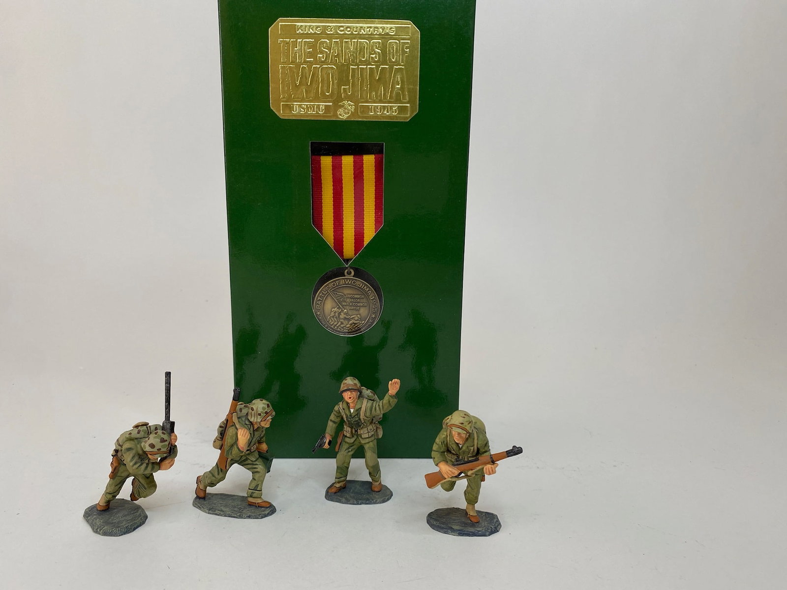 King & Country Battle of Iwo Jima: The Sands of Iwo Jima USMC 1945, 5 pieces. Original box.