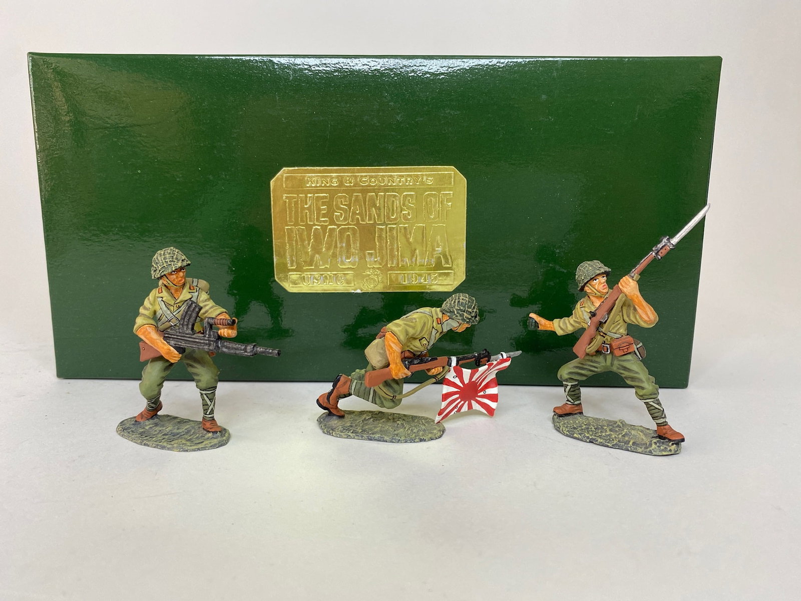 King & Country Battle of Iwo Jima: The Sands of Iwo Jima USMC 1945, 3 pieces. Original box.