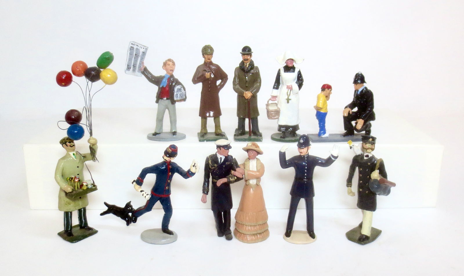 Assorted Civilian Figures (1 of 1)