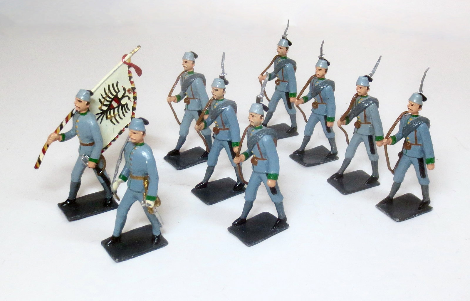 Modern Maker Austrian Bosnian Infantry, 1900: 9 pieces. One broken rifle, the others in near mint condition. Unboxed.