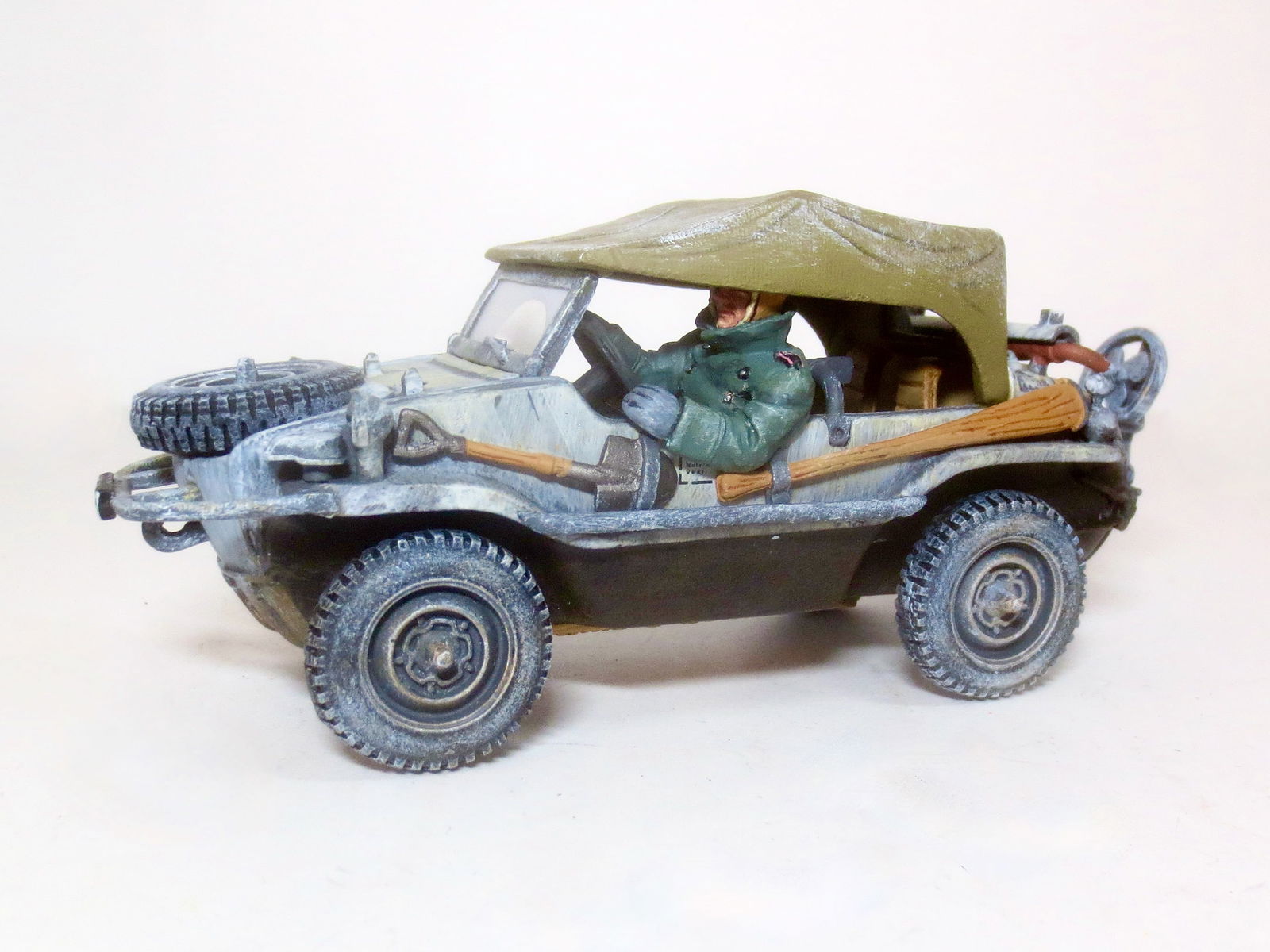 King & Country WW2 German Schwimmwagen: 1 piece. Mint condition. Unboxed.