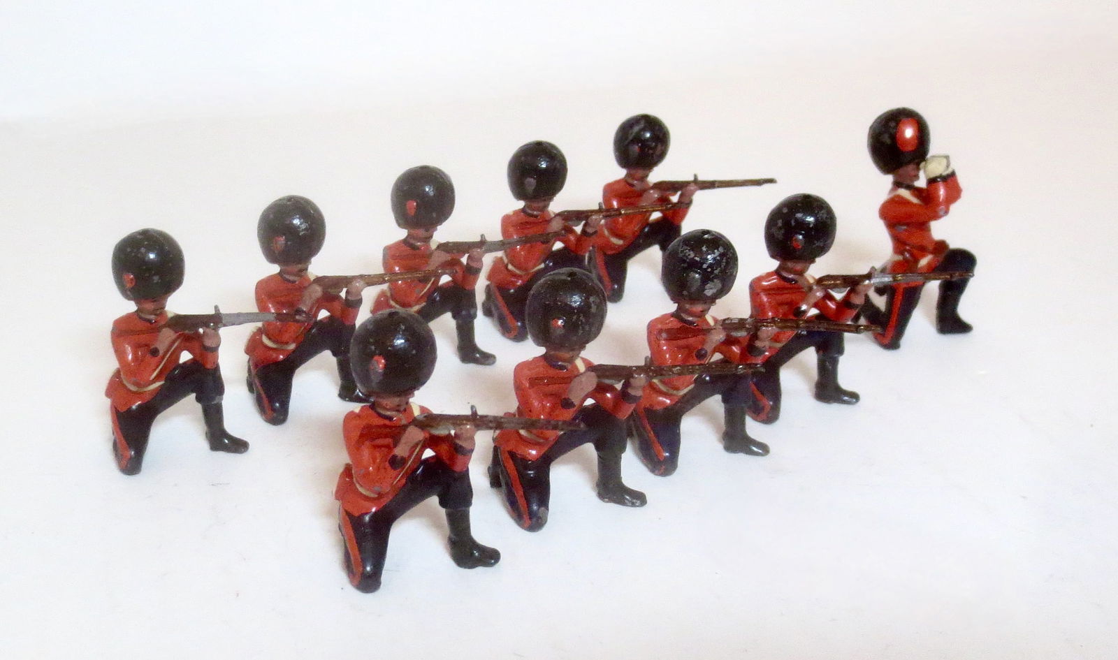Britains From #120 Coldstream Guards Kneeling (1 of 1)
