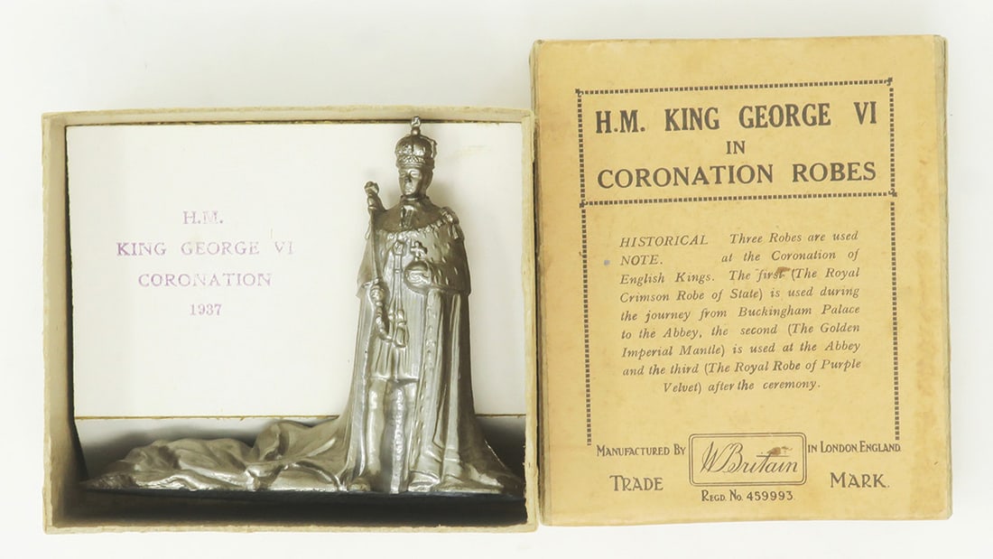 Britains set #1471, George VI in original box: unusual "copper / gilt finish" version; good, 1 piece, (c. 1937)