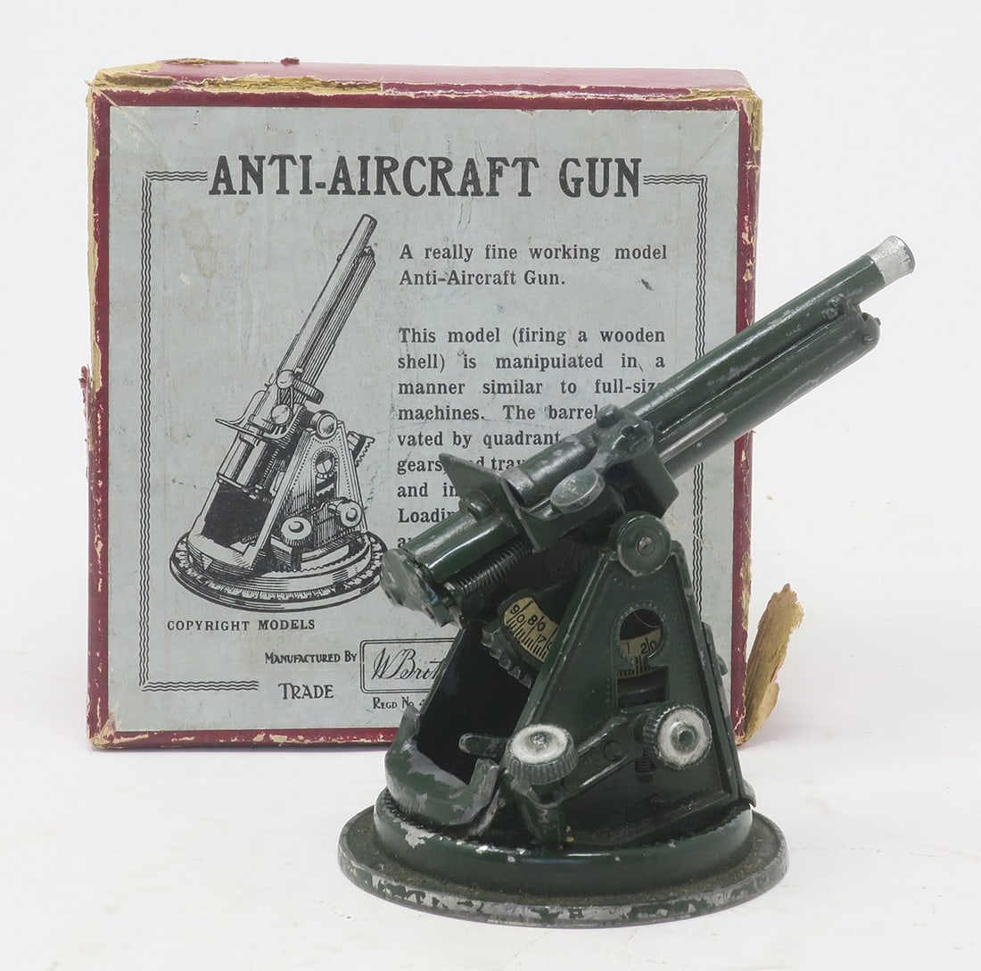 Britains set #1522, 4.5" AA Gun in original box: one small part detached but present, good, box fair-good, some damage to lid, 1 piece, (c. 1935)