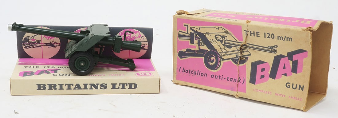 Britains set #9720, BAT anti tank gun: in original packaging, very good, box fair some flaps detached or missing and packaging damaged, 1 piece, (c. 1959)