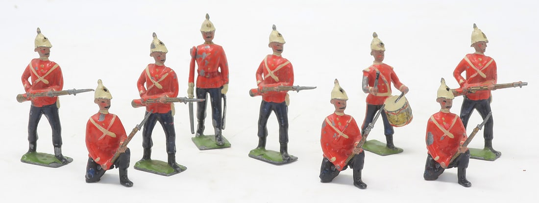Britains set #18, Worcestershire Regiment: in action with officer and musicians, very good, one bayonet & one kneeling figure missing, 9 pieces, (c. 1920)