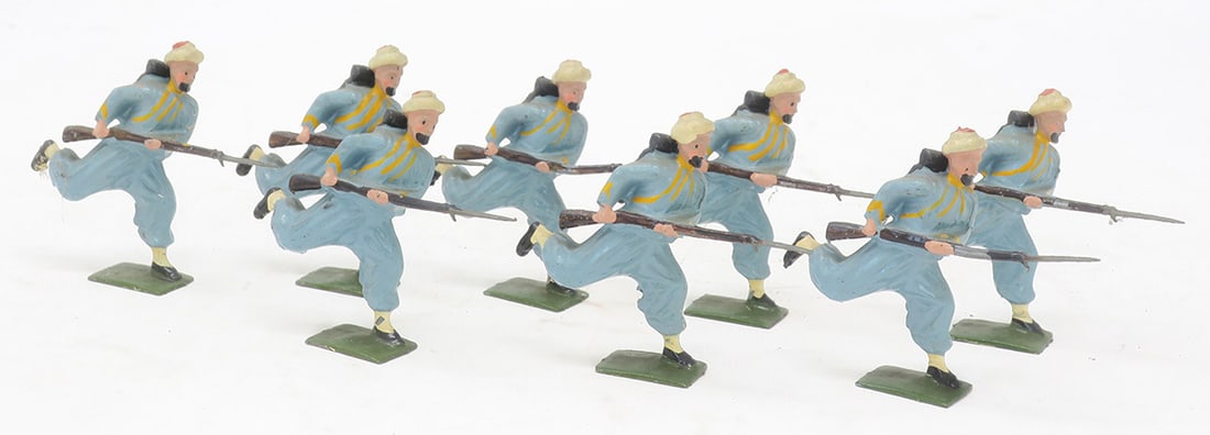 Britains set #191, Turcos (Tiralleurs Algerian): charging with fixed bayonets, very good, 8 pieces, (c. 1938)