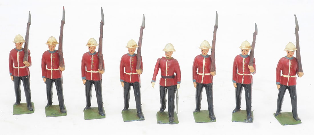 Britains set #1633, Canadian Princess Patricia's: Regiment at the slope with officer, very good, 8 pieces, (c. 1959)