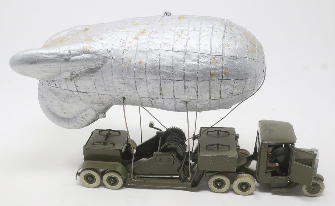 Britains set #1757, Underslung Lorry and balloon (1 of 1)