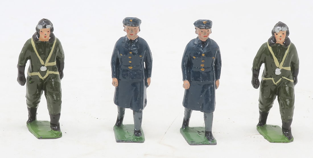 Britains from set #1894, RAF pilots with WRAFs, (1 of 1)
