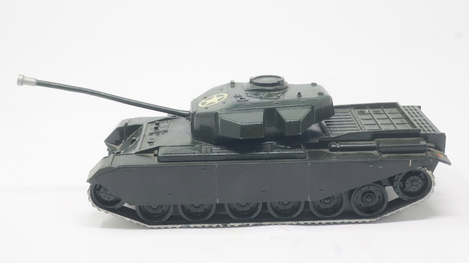Britains set #2150, Centurion Tank: Green finish with UN star, very good; gun barrel slightly bent/cracked, 1 piece, (c. 1959)
