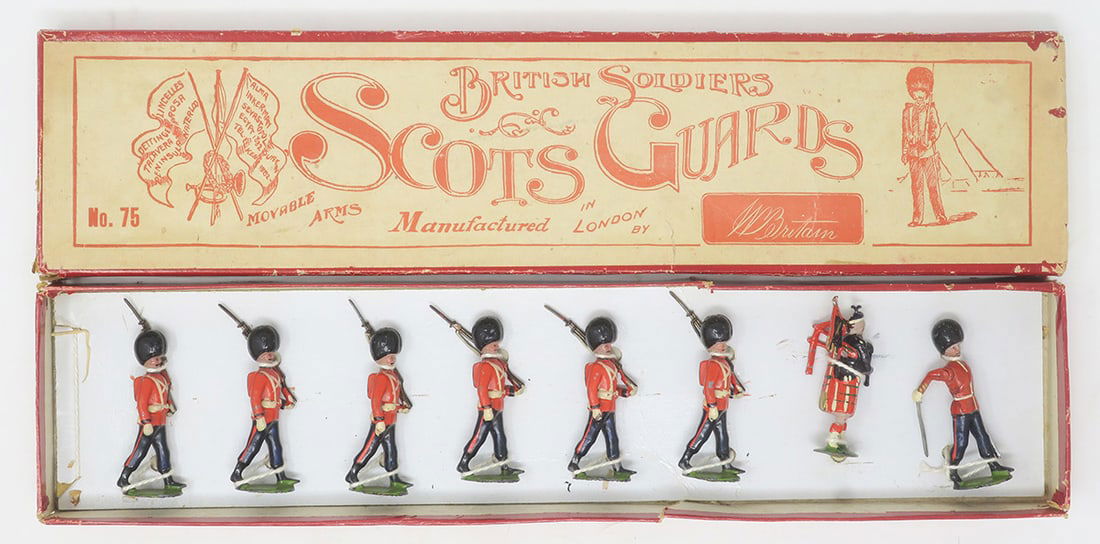 Britains set #75, Scots Guards at the slope (1 of 1)