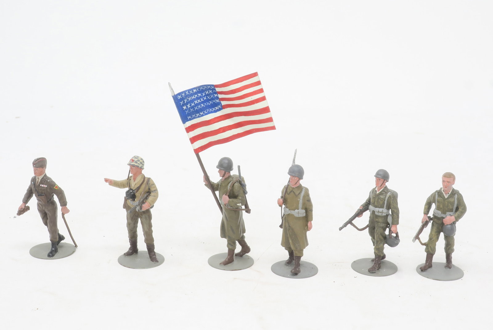 Alymer, US Infantry WW II: 54mm, including flag bearer, very good; one gun butt damaged, 6 pieces, (c. 1959)
