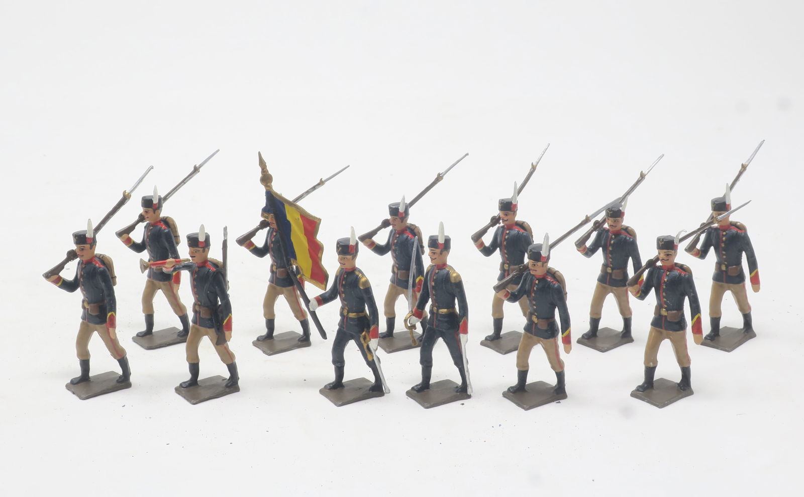 CBG Mignot Roumanian Infantry with flag bearer, (1 of 1)