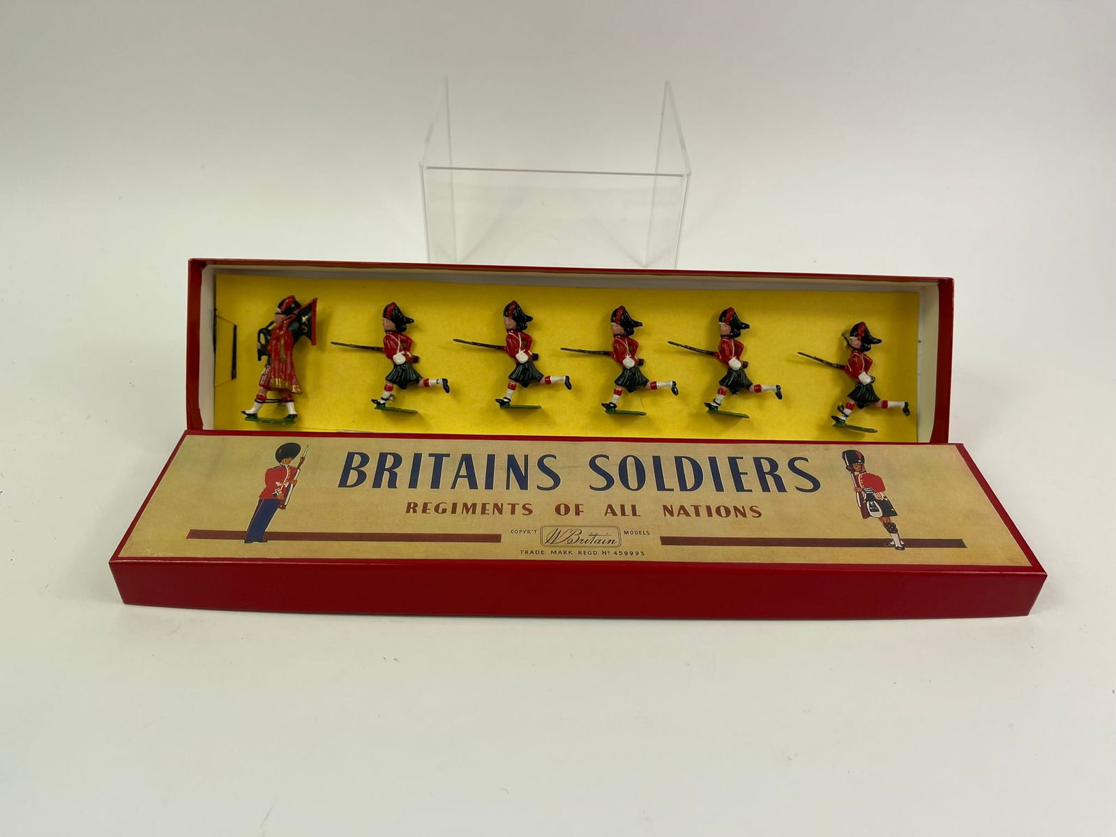 Britains Black Watch Charging w/ Piper Set #11 (1 of 1)