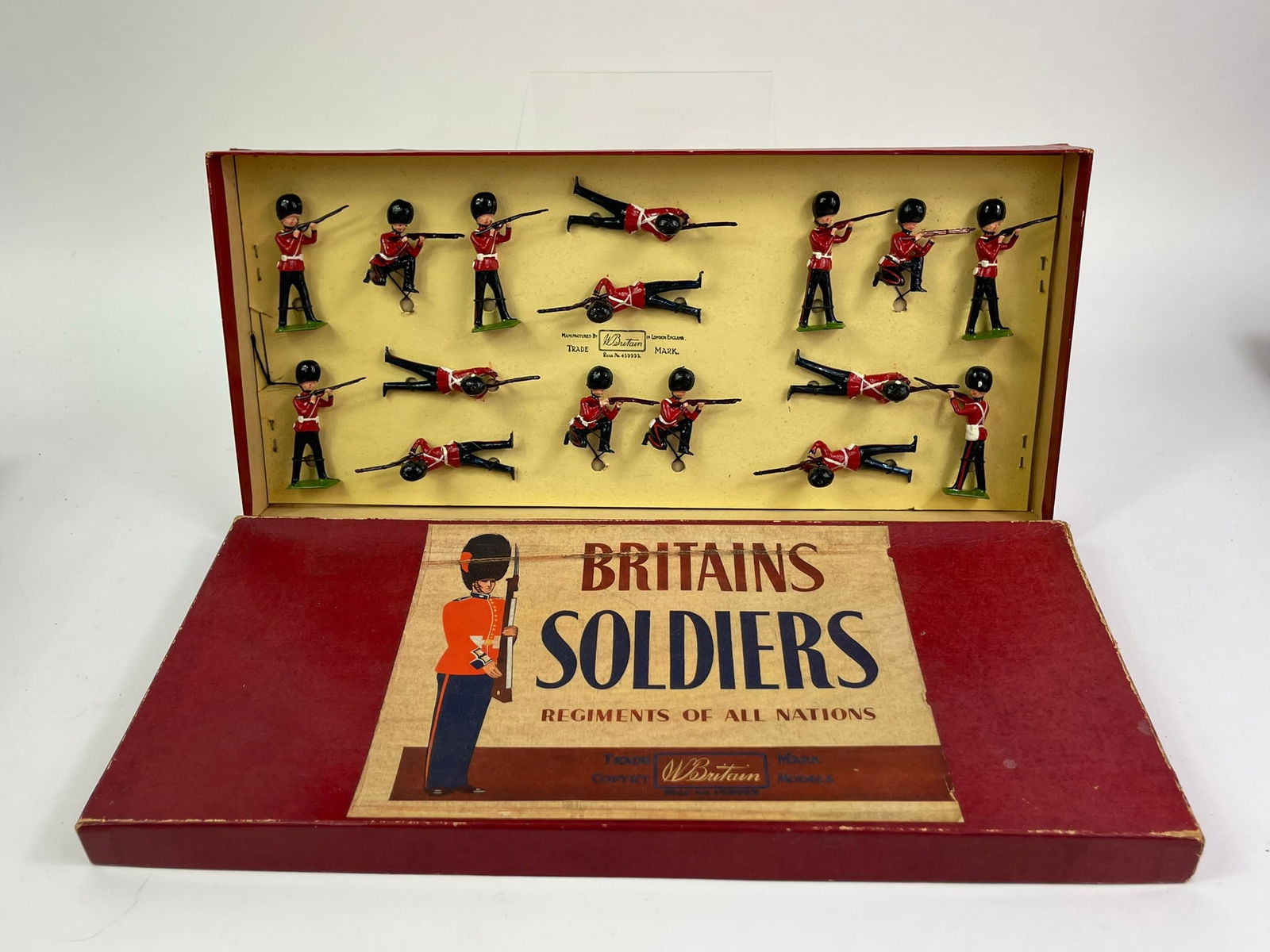 Britains Grenadier Guard #1327 (1 of 1)
