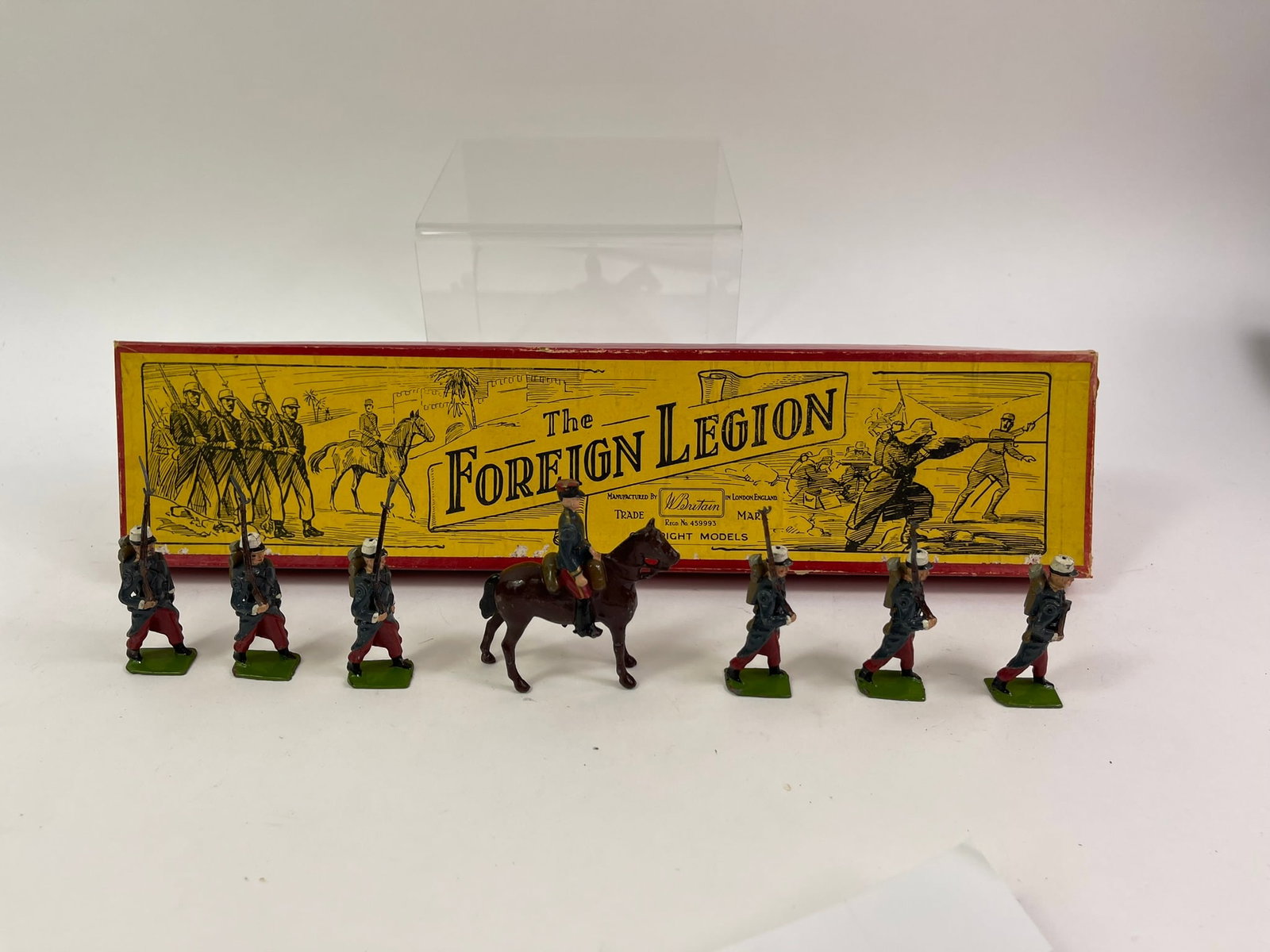 Britains The Foreign Legion Set #1711: 7 pcs in good condition. Box is in very good condition and has original tie-card. One rifle is broken and two bayonets are missing.