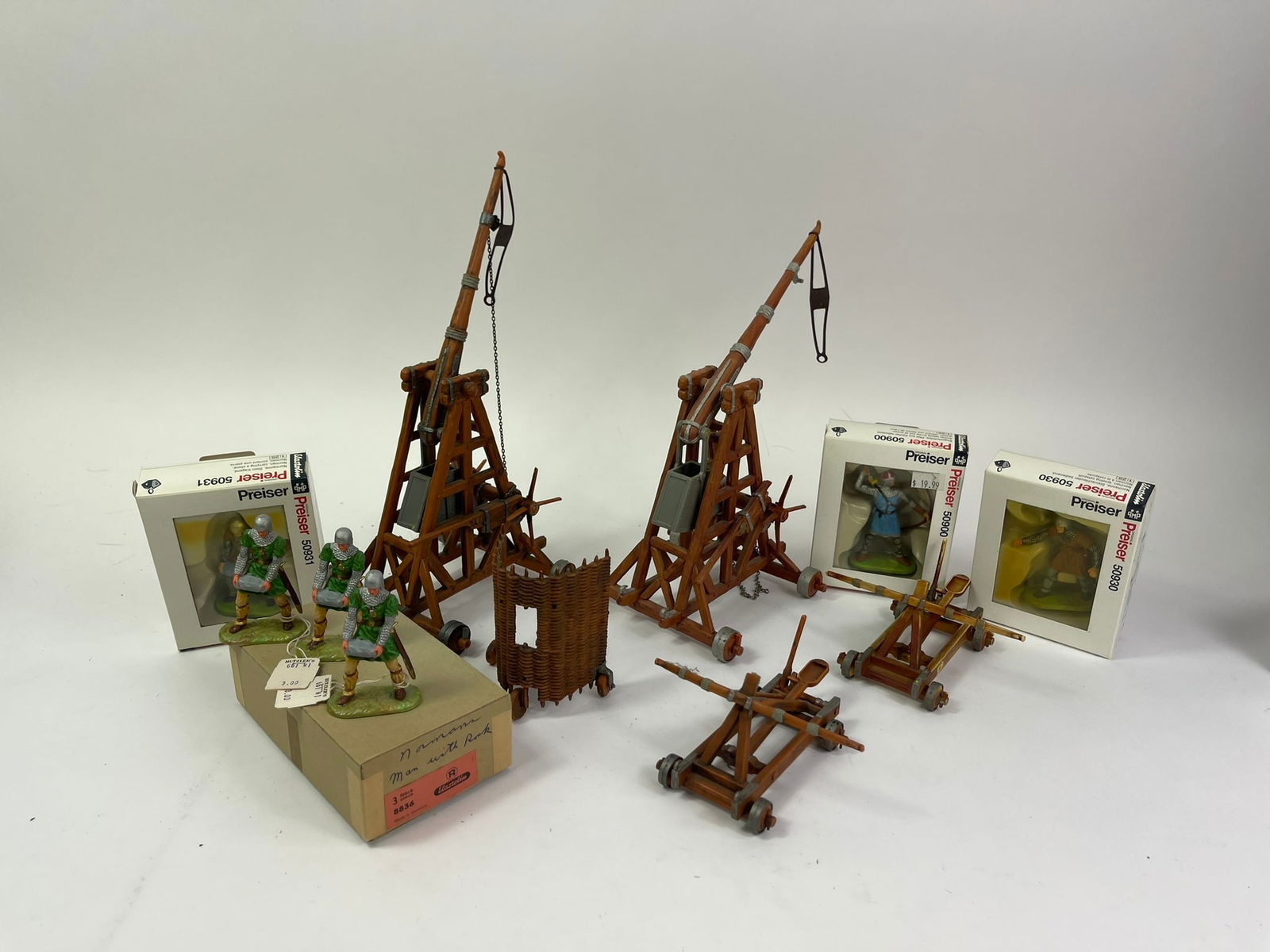 Elastolin Siege Equipment and Knights (1 of 1)