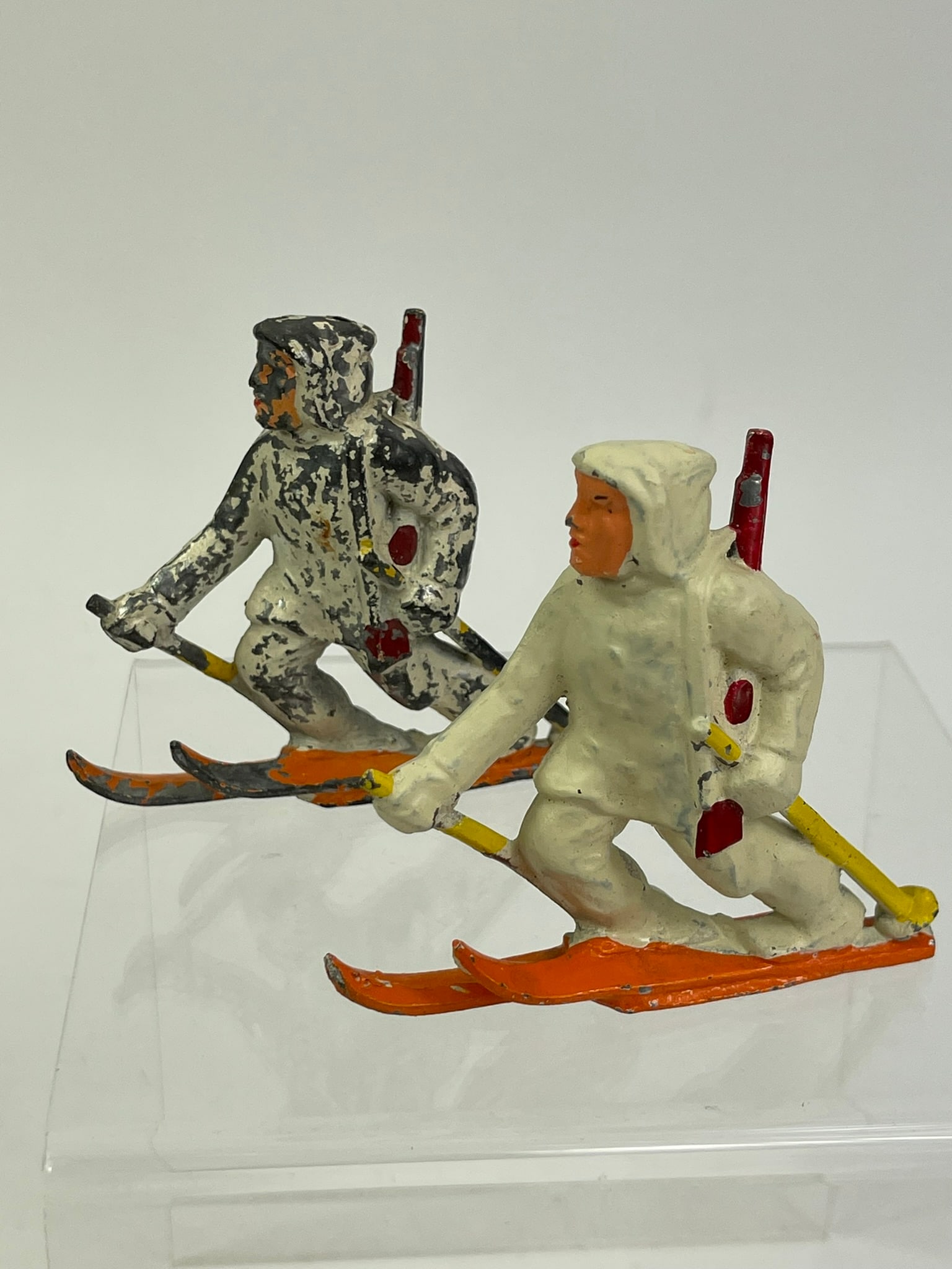 Manoil Finn with Skis (1 of 1)