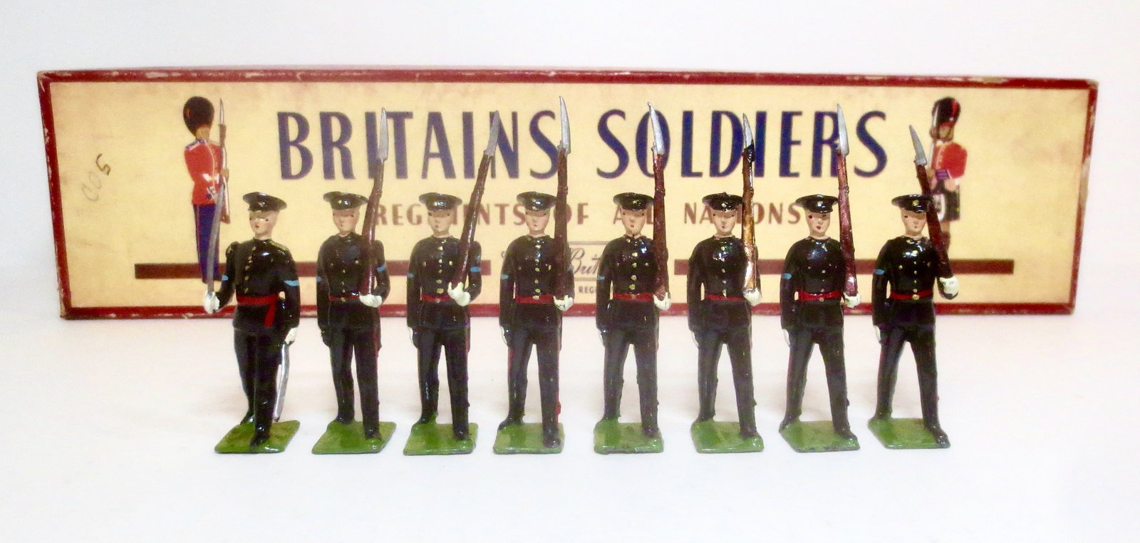 Britains #2089 Gloucestershire Regiment: Marching at the slope, No. 1 Dress. Post war issue, with ROAN box. 8 pieces. Mint to near mint condition. Box very good.