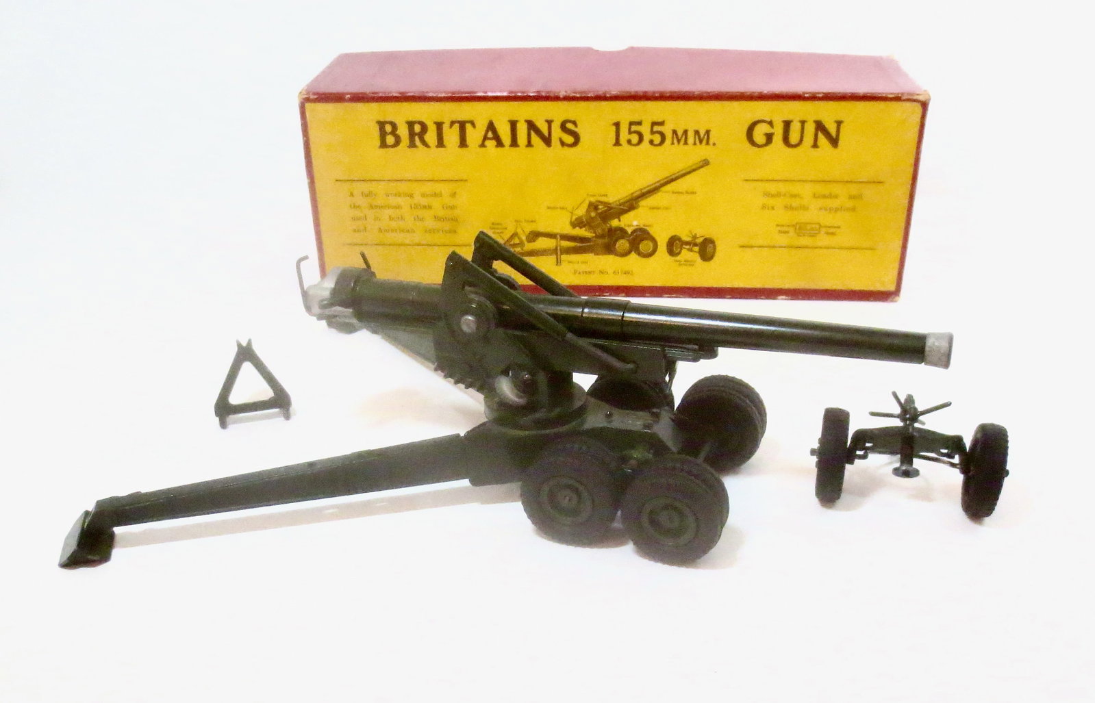 Britains #2064 155mm Gun: Post war issue. 5 pieces. Excellent condition. Box excellent.