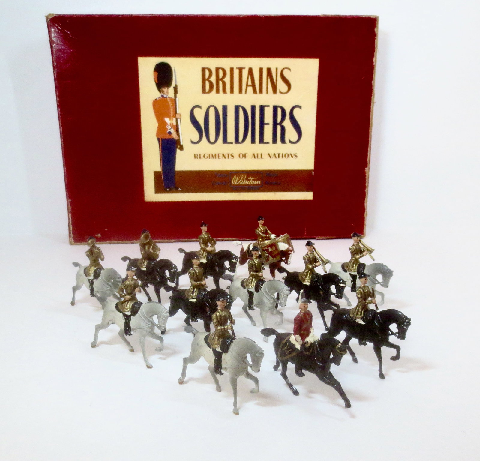 Britains #101 The Band of The Life Guards: Post war issue. 12 pieces. Excellent to very good condition. Box fair (two top corner splits and repairs).
