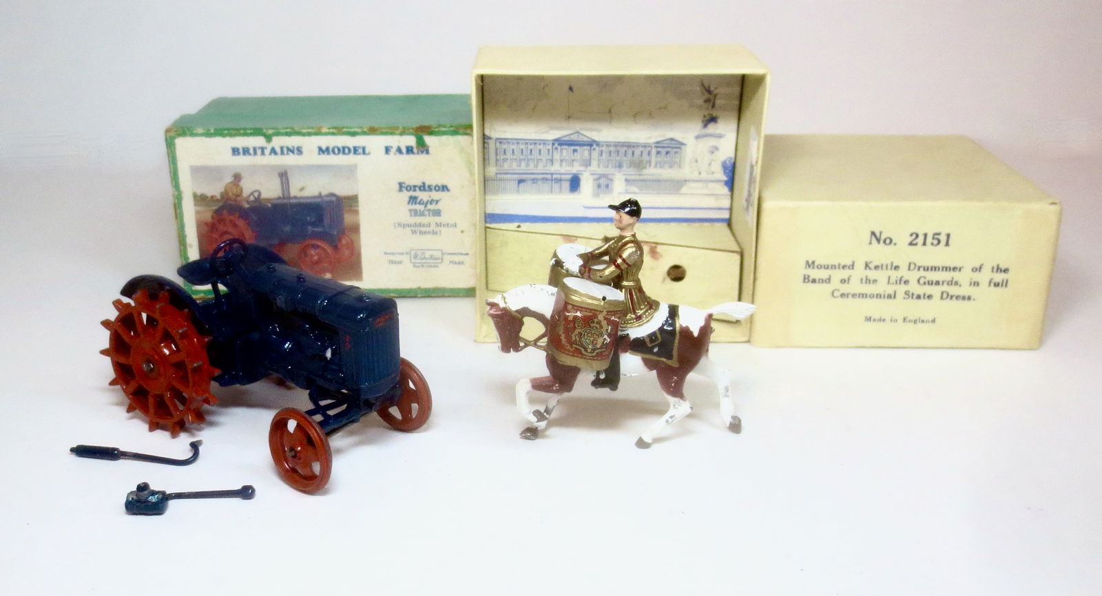 Britains Mounted Kettle Drummer & Farm Tractor (1 of 1)