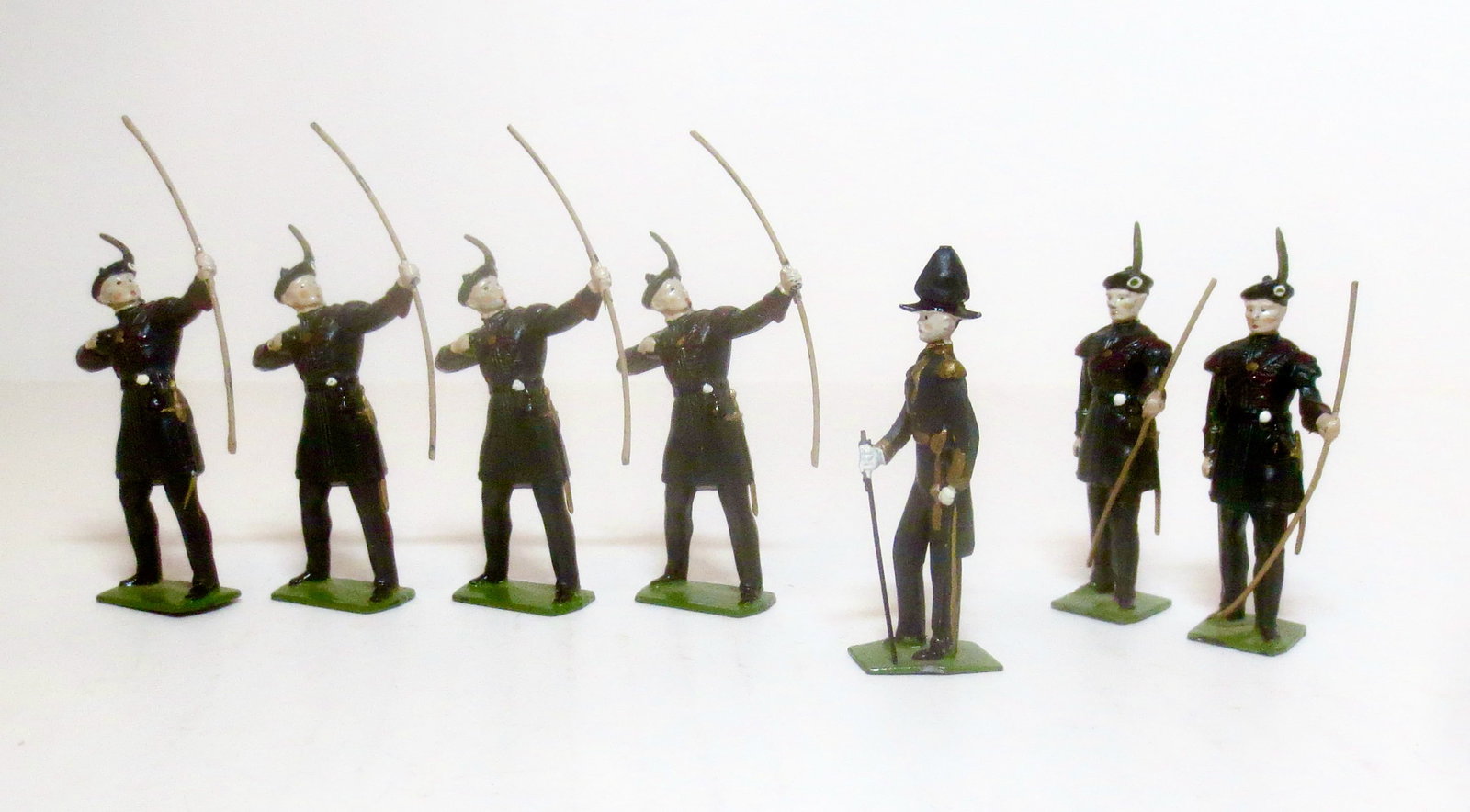 Britains From #2079 Royal Company of Archers: Queen's Bodyguard for Scotland. Post war issue. 7 pieces. Mint to near mint condition. Unboxed.