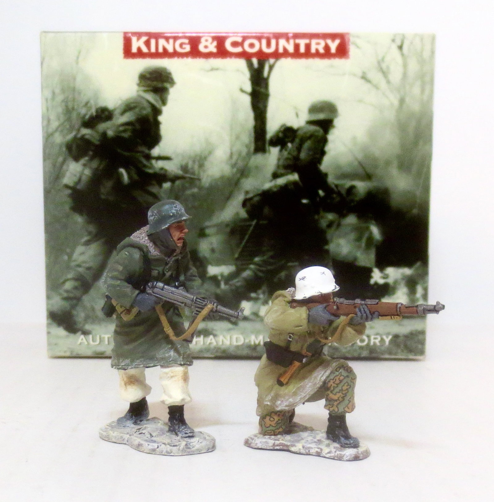 King & Country #WS085 "Prepare to Fire": Retired set. A kneeling officer, flare pistol in hand, prepares to give the order to fire to a standing sniper. 2 pieces. Mint condition. Boxes excellent.