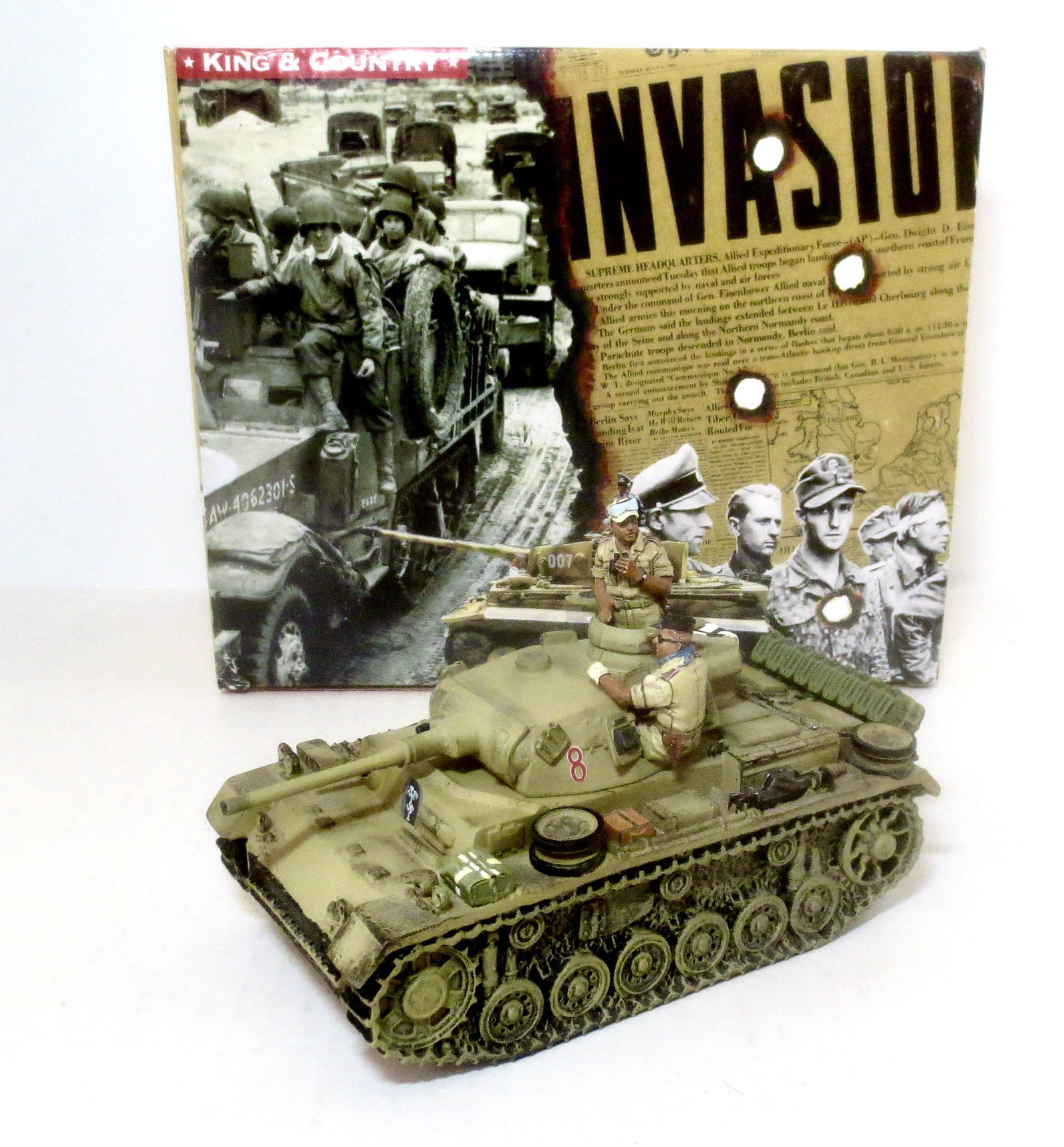 King & Country #AK19 Panzer III: Retired set. Afrika Korps version. Mint condition. Box good.