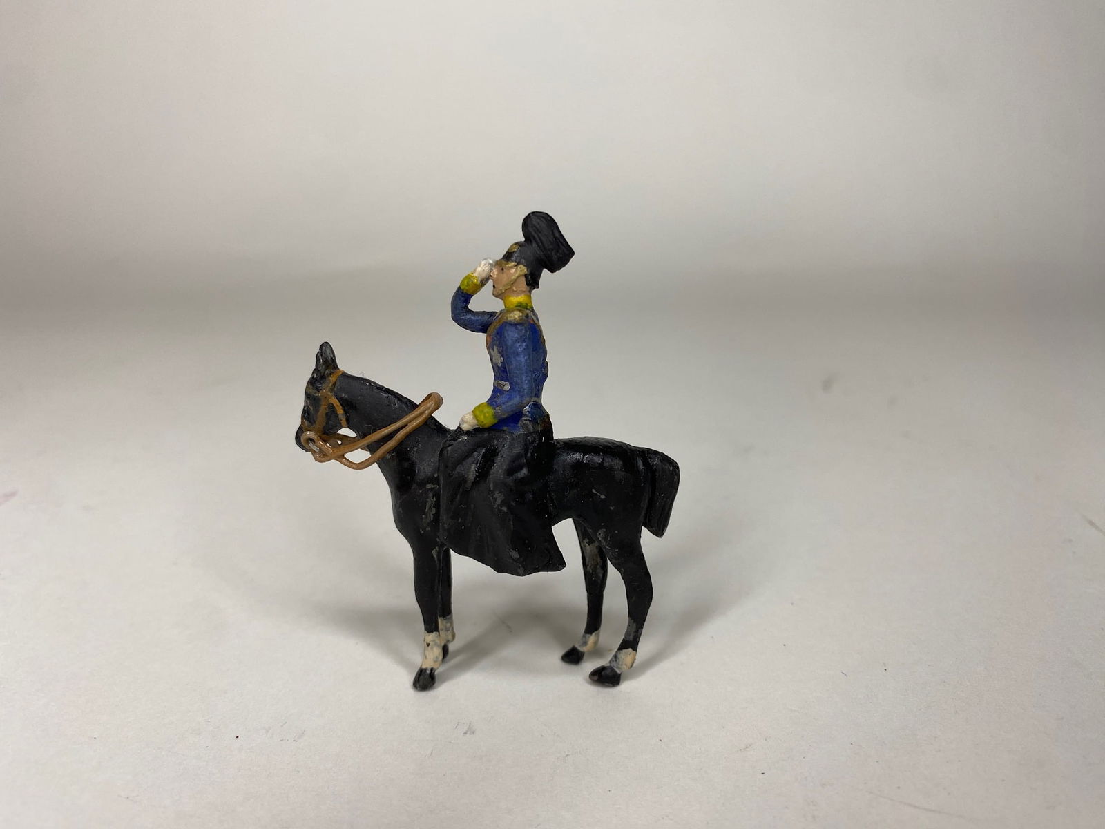 Heyde Royal Crown Princess Cecilie: Size 2. Condition excellent.