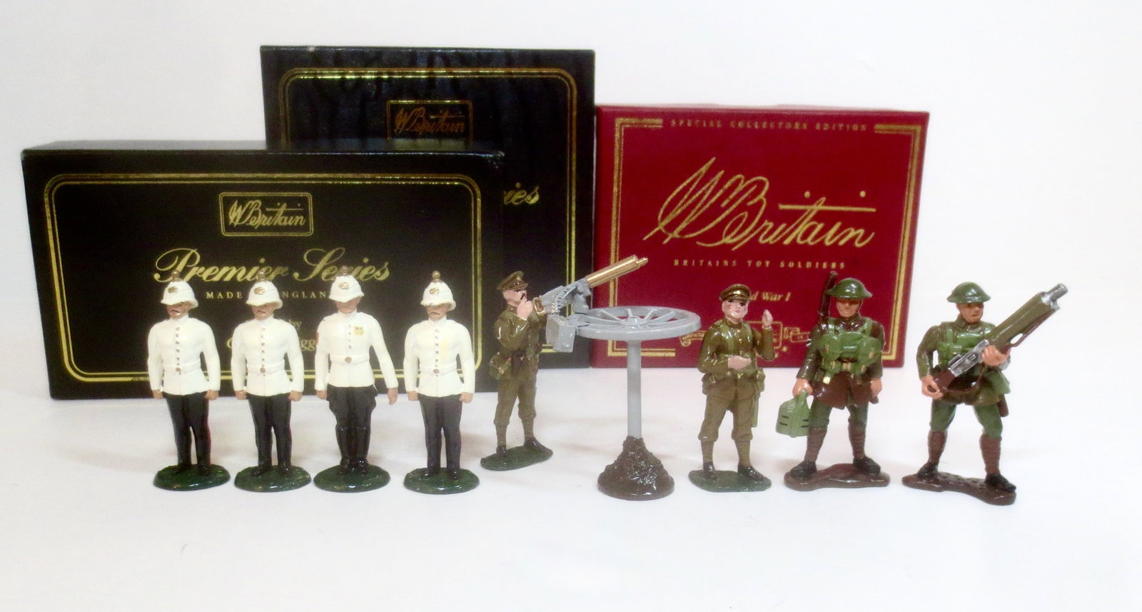 Britains WWI Assortment: Foreign Service 4-Man Howitzer Crew #8914 (Missing Howitzer), Vickers Maxim Machine Gun With 2 Machine Gunners #8911, and British Infantry #00161. 9 pieces. Mint condition. Boxes excellent.
