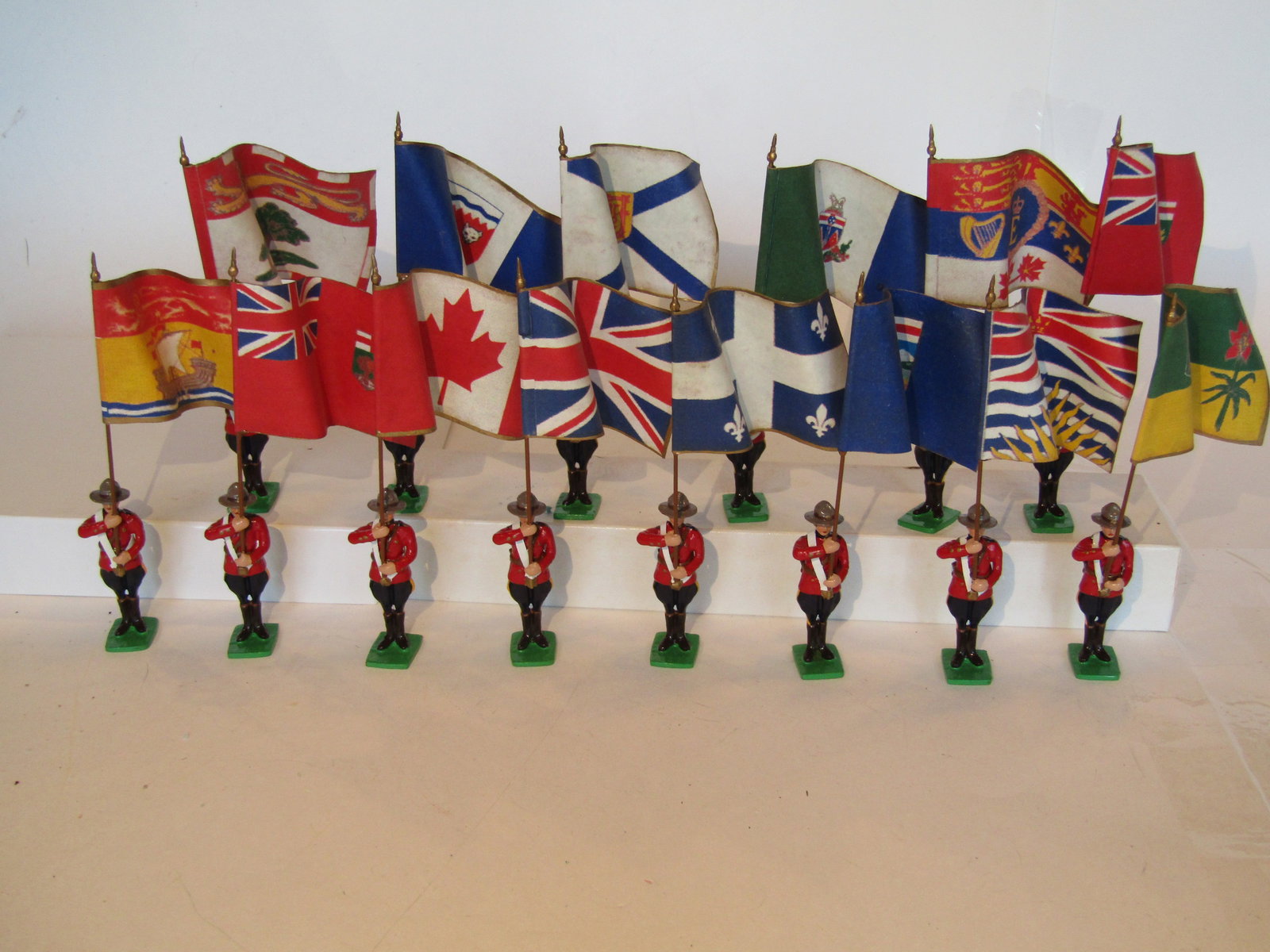 Canadian Heritage Royal Canadian Mounted: Police Nation and Provincial Flags. Mounties holding 14 different standards. 14 pieces. Excellent condition. Unboxed.