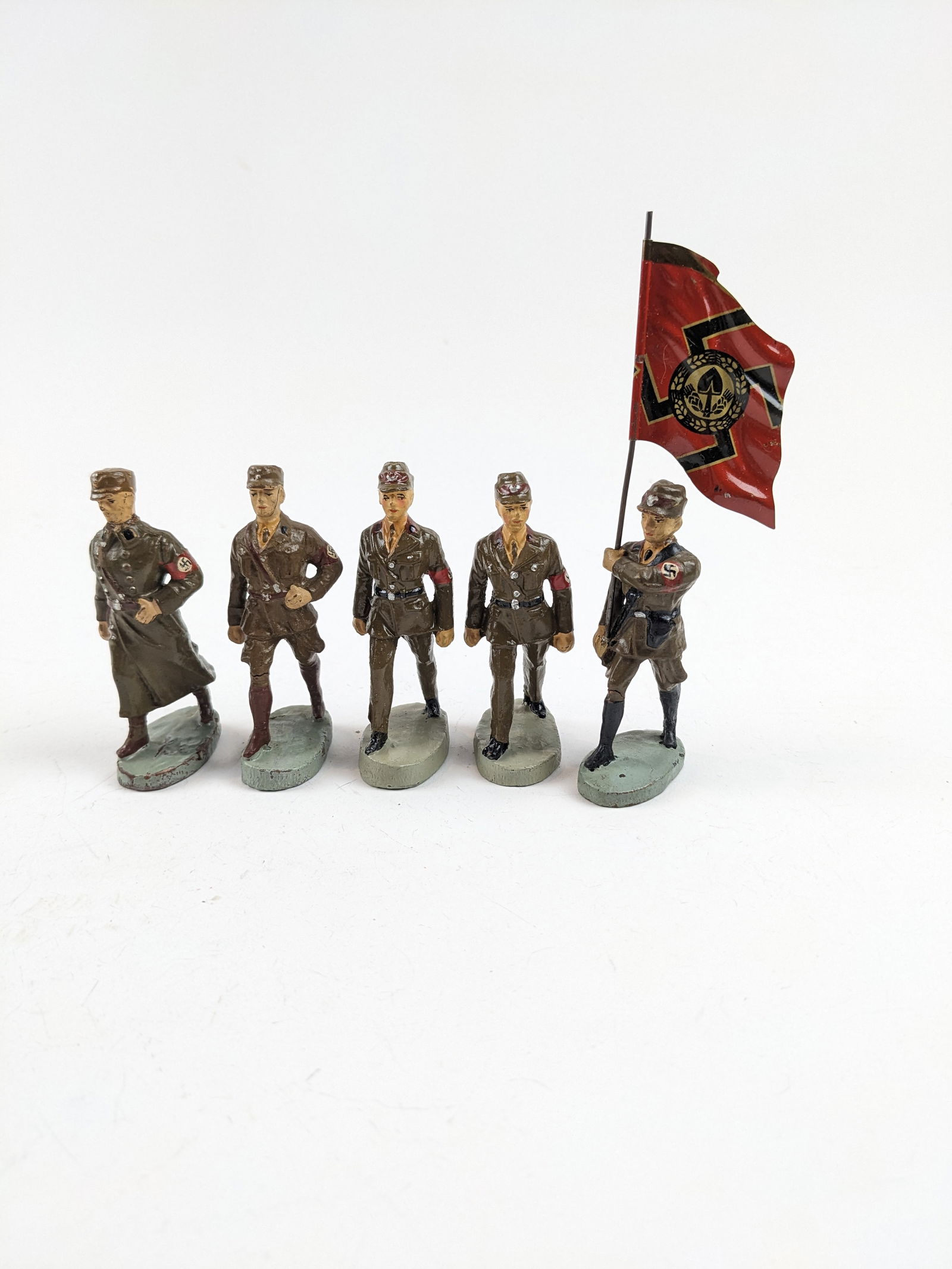 Elastolin RAD Marching With Flagbearer (1 of 1)