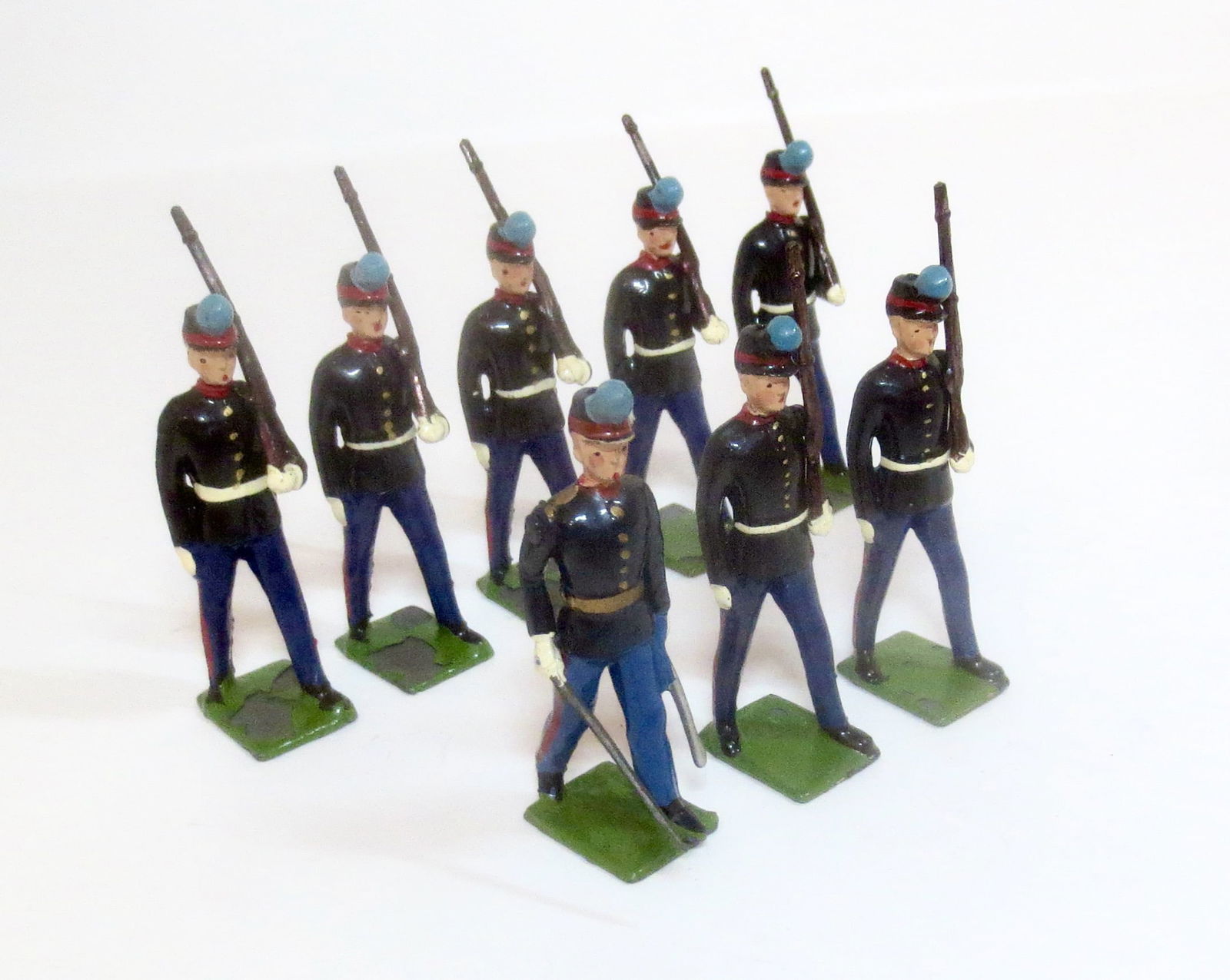 Britains #2051 Uruguayan Military School Cadets: Post war issue. 8 pieces. Good condition, paint loss mainly on bases. Unboxed.