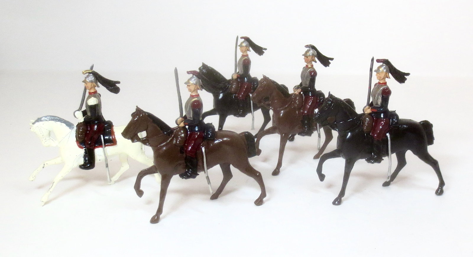 Britains #138 Cuirassiers: Post war issue. 5 pieces. One missing sword, the rest in excellent condition.