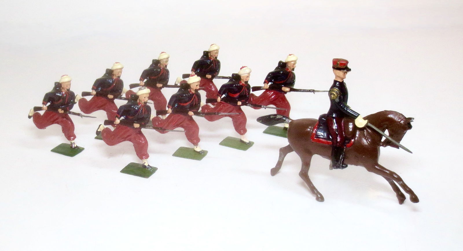 Britains #142 Zouaves Charging With Officer (1 of 1)