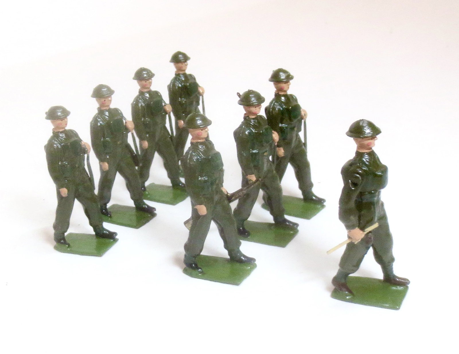 Britains #1858 British Infantry Battledress: With Bren Gunner. Post war issue. Near mint condition. 8 pieces. Unboxed.